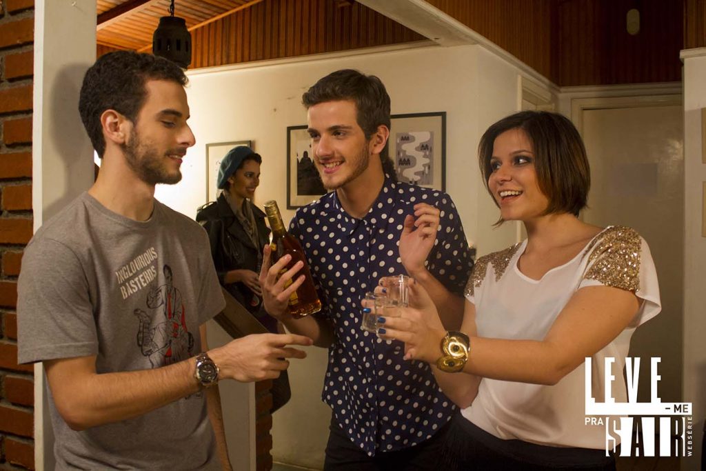 Os amigos Felipe (esquerda), Marcelo (centro) e Letícia (direita), os reponsáveis pela organização da festa