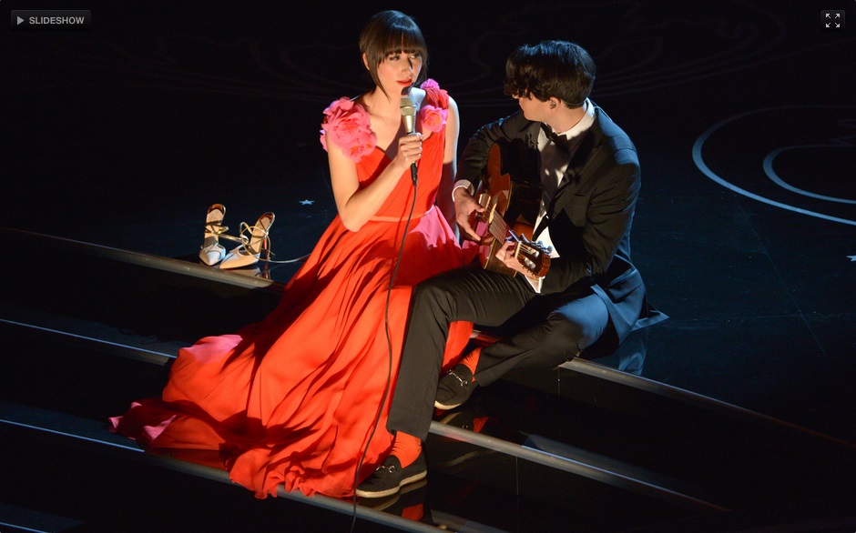 Karen O e Ezra Koenig apresentam "The moon song"