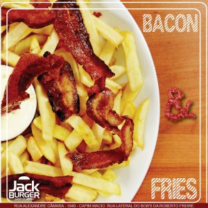 Um dos petiscos mais queridinhos, a batata frita com bacon e molho ranch, custa apenas R$ 10,00 no Jack