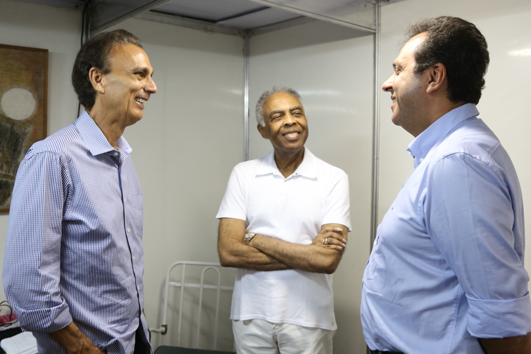 Na imagem, Dácio Galvão (Secretário de Cultura), Gilberto Gil e Carlos Eduardo Alves. Foto: Prefeitura do Natal